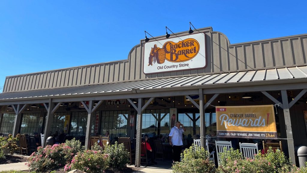 Cracker Barrel Lunch Hours